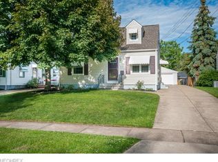 979 Warwick Dr, Sheffield Lake, OH 44054