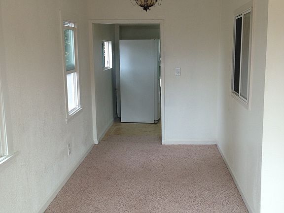 4th image of 602 E Lexington Ave E