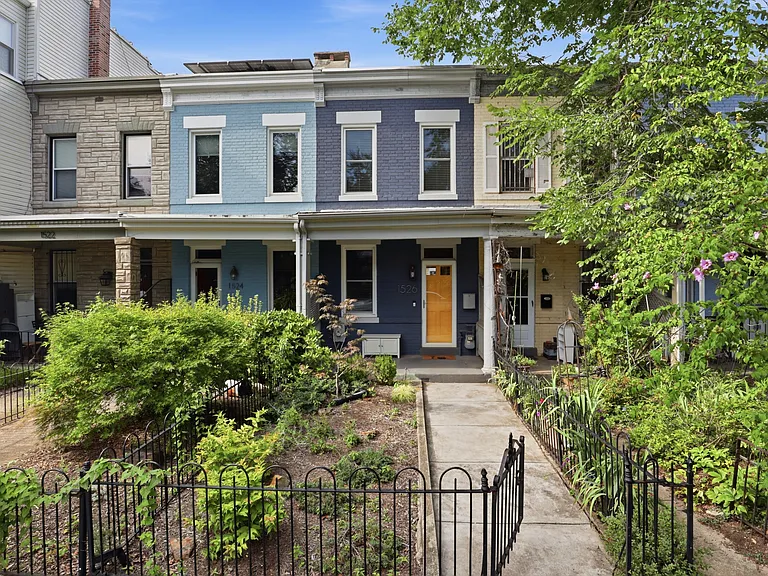 1526 D St SE #1 — Photo 1