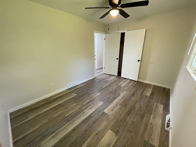 2207 Clark Ln — Photo 14