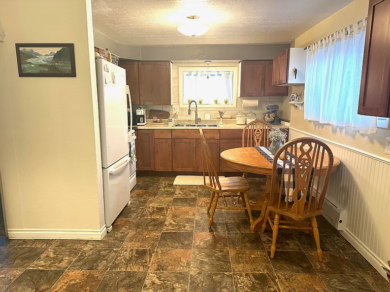 218 Farewell Ave #B — Photo 6