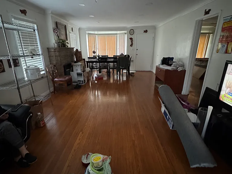 5662 Myrtle Ave — Photo 2