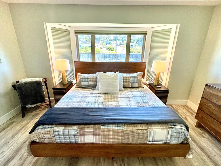 NW Oceania Dr — Photo 31