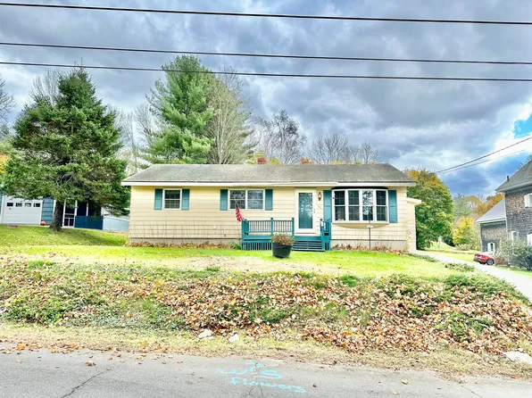 65 Maple Street, Dexter, ME 04930