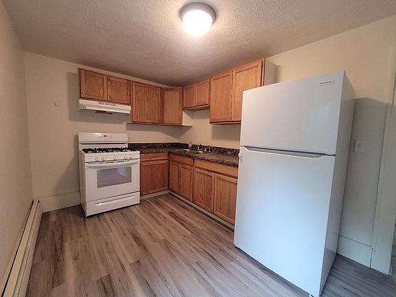4th image of 205 W Poplar St #2