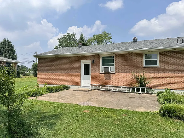 7361 Fields Ertel Rd — Photo 5