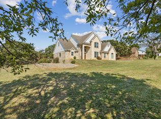 1701 Summit Dr, Joshua, TX 76058