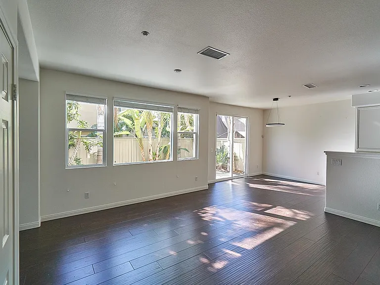 1191 Springfield Rd — Photo 2