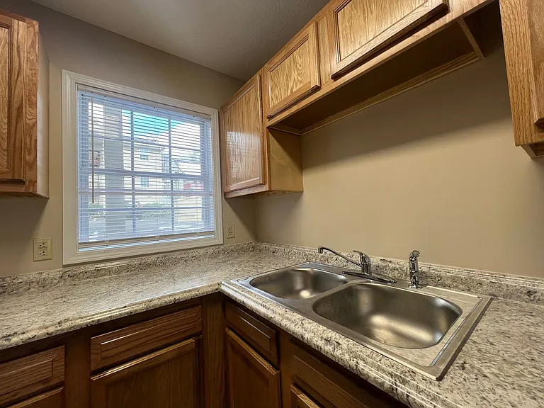 The Gables Apartments — Photo 11