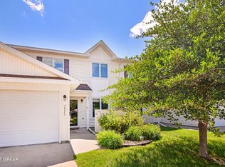 2476 S 38th St, Grand Forks, ND 58201