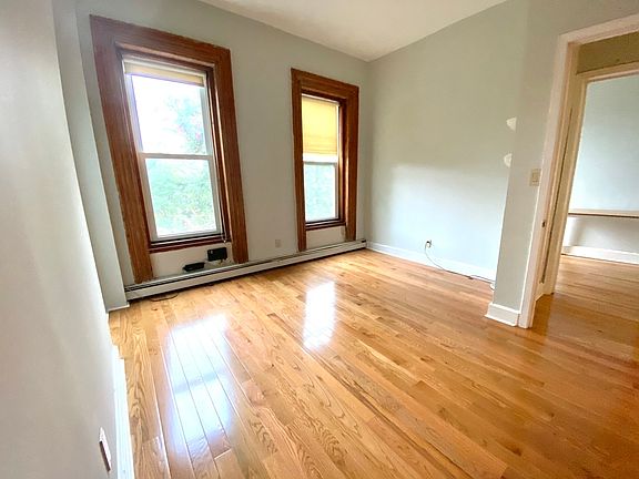 4th image of 166 Lafayette Ave APT 2