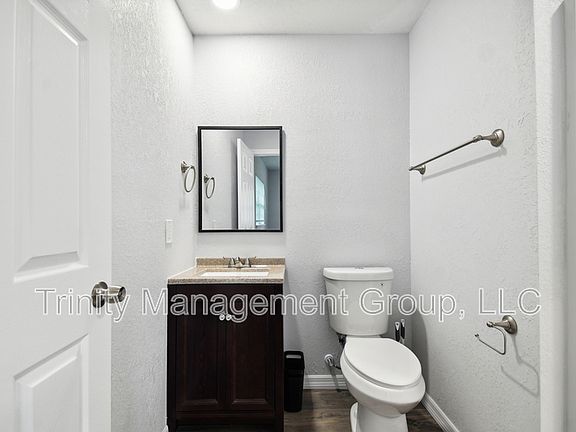 2nd image of 1051 Dogwood Dr Room 3