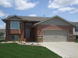 4704 S Vista Park Ave, Sioux Falls, SD 57106