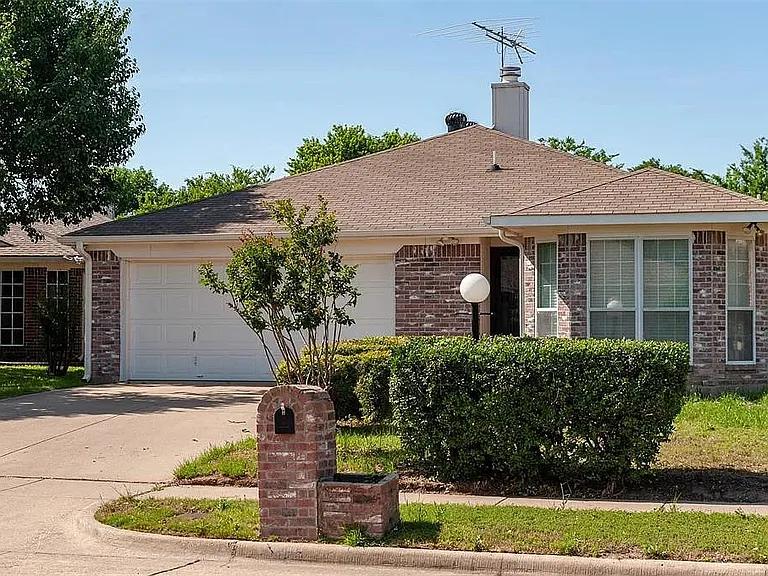 10820 Pebblecreek Ct — Photo 1