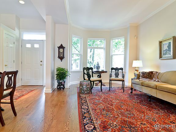 Foyer/Living Room
