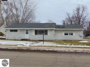 306 Wright St, Breckenridge, MI 48615