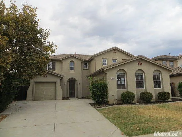 1089 Silverton Cir photo 1