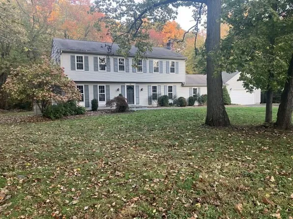 40 Sturbridge Ln, Trumbull, CT 06611