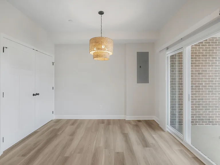 2417 Union St — Photo 9