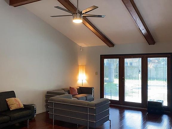 2nd image of 5052 Lakeway Dr
