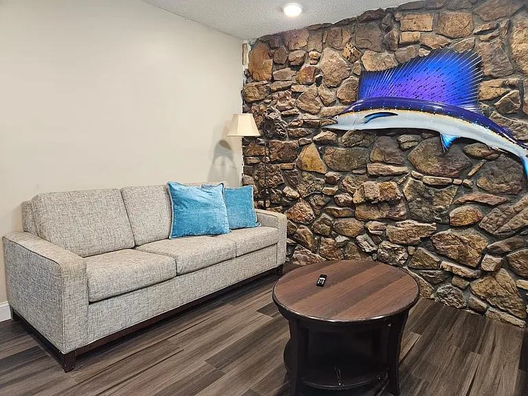 1801 Robin Hood Ln — Photo 31