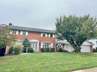 202 Ridgeway Dr, Bridgeport, WV 26330