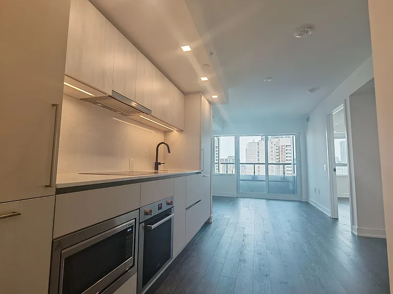 609 Sherbourne St #2211 — Photo 9