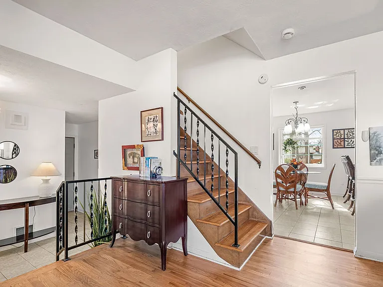 2127 Honeytree Ct — Photo 3