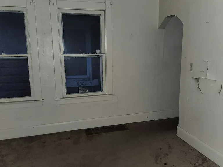 2453 Caledonia St — Photo 9