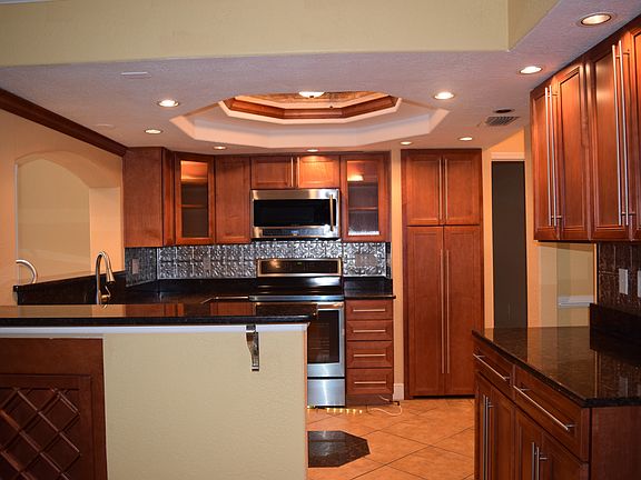 3rd image of 709 Crosby Dr