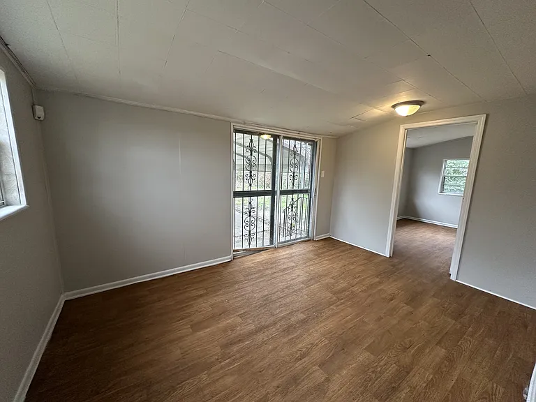 2722 Avenue I — Photo 9