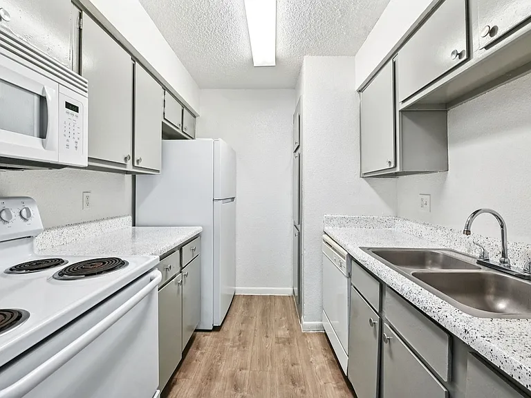 Pine Creek Apartments — Photo 46