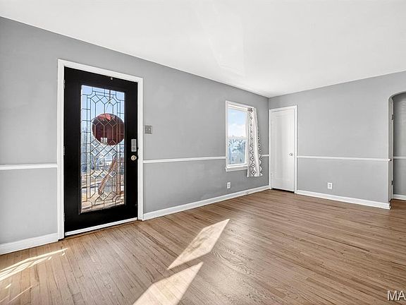 3rd image of 1923 Clare Ct