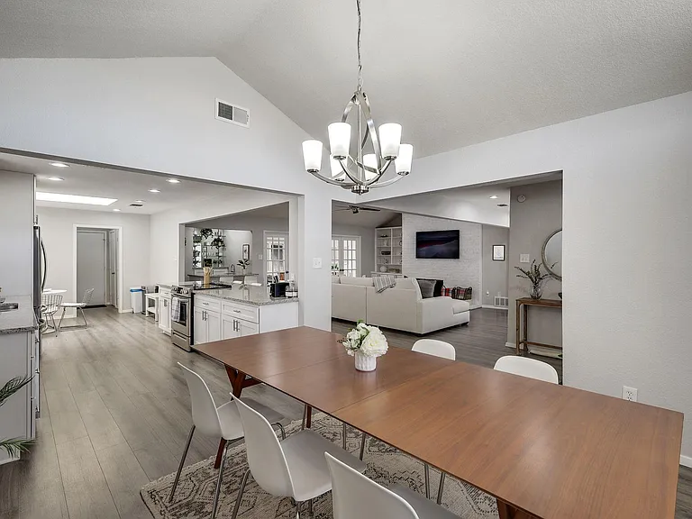 4513 Foxfire Way — Photo 8