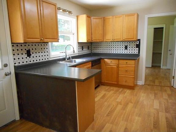 3rd image of 1327 Lynnwood Dr