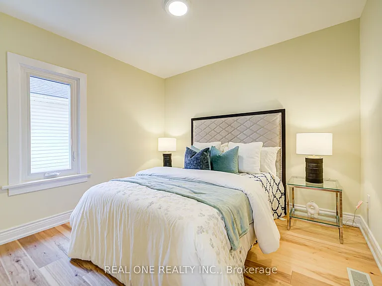 4052 Saint James Ave — Photo 21