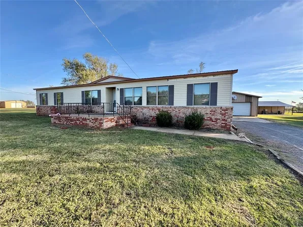 406 E 10th St, Leedey, OK 73654