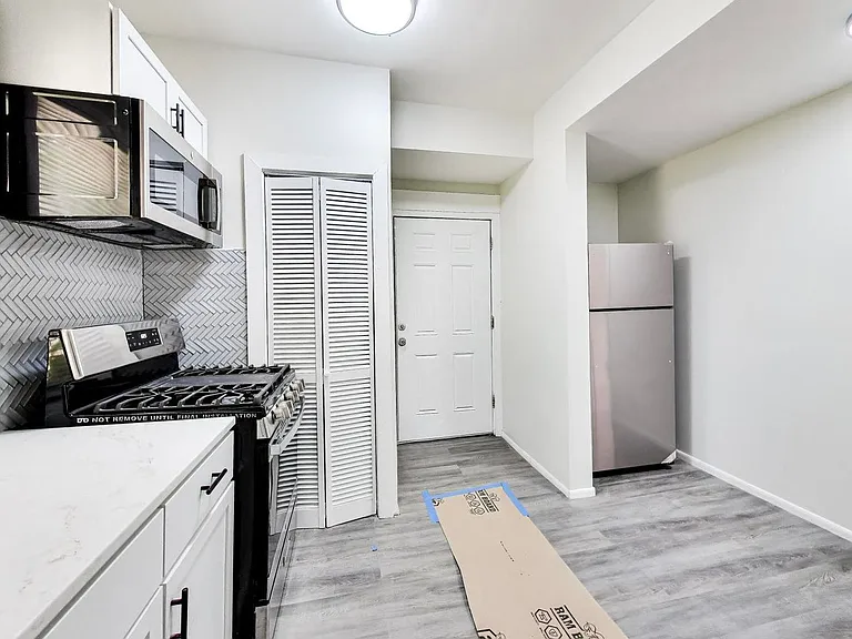 43 N Menard Ave #2 — Photo 25