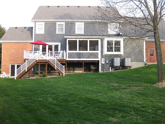 screened-in-porch and rear deck