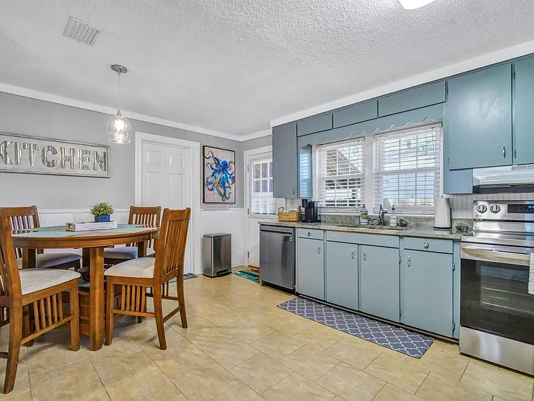 513 Demere Rd — Photo 37