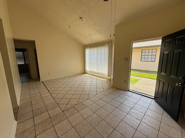 8724 Gsri Ave — Photo 3