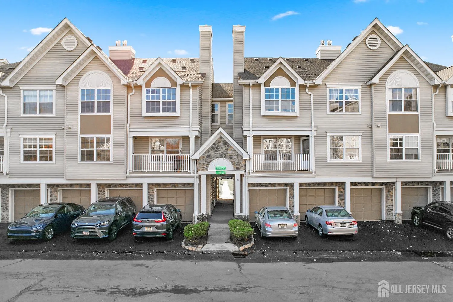 21 Newburgh Dr photo 1