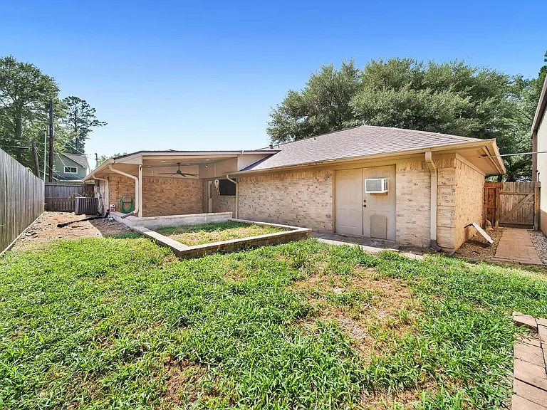 303 Shawnee Dr — Photo 18