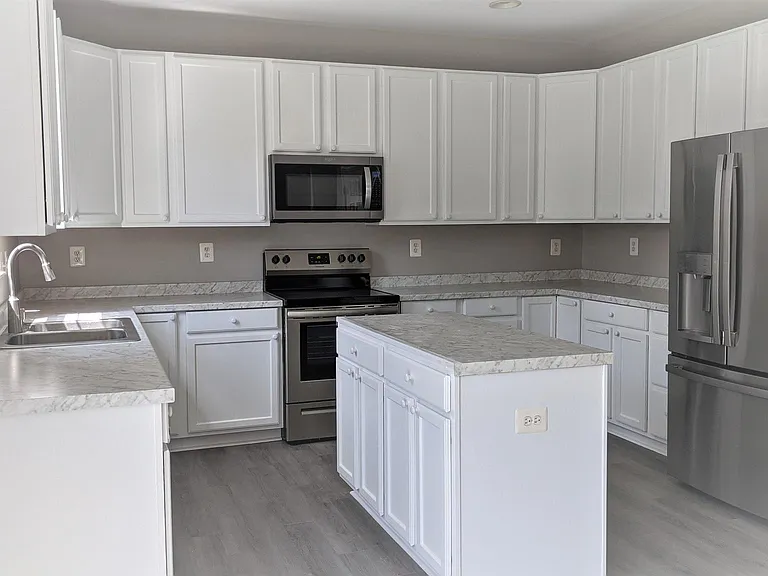 411 Hanrahan Ct SE — Photo 14