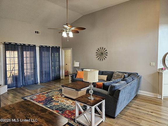 2nd image of 105 McKinzie Cv