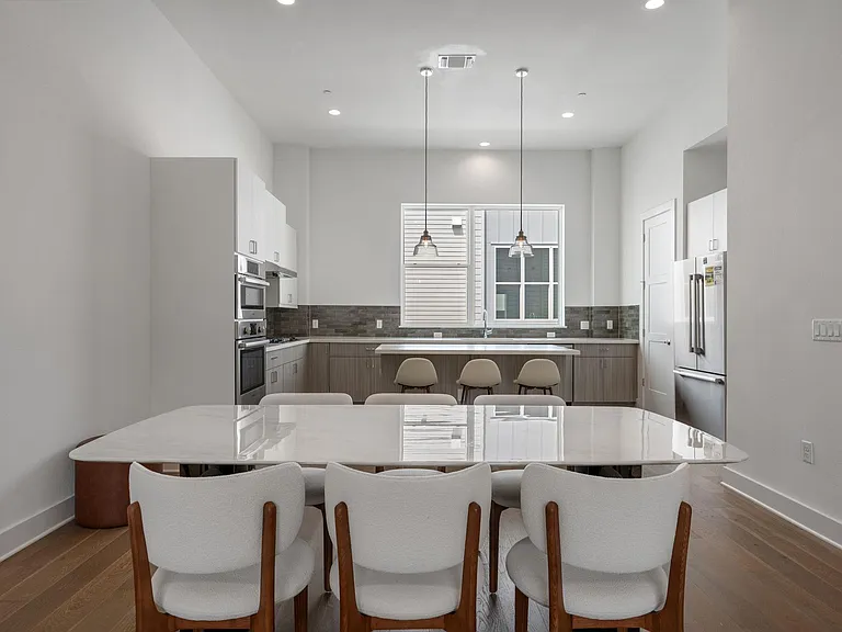 3810 Berkman Dr — Photo 3