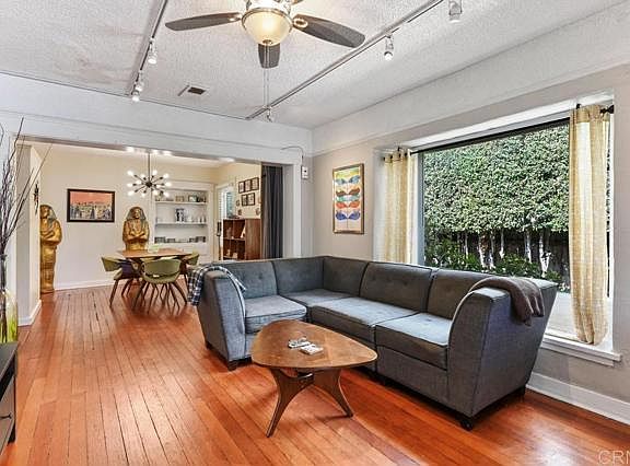 4th image of 1277 Robinson Ave