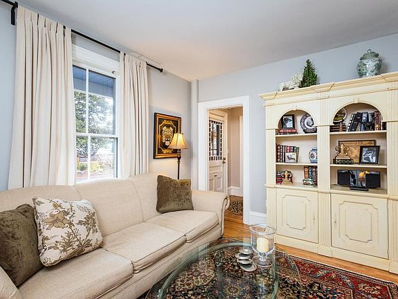 4th image of 13 Allen St #1