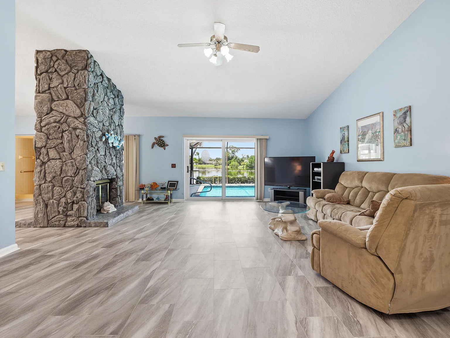 3 bed, 3.0 bath, 2200 sqft, $4,000 — Photo 3