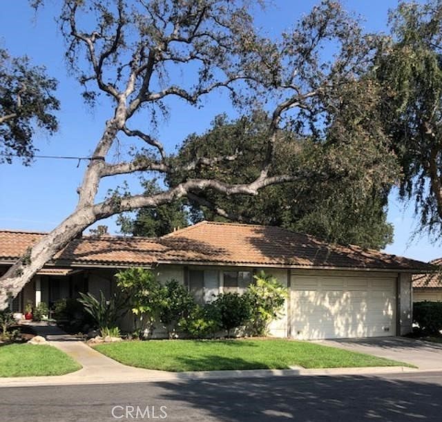 1st image of 124 Oak Forest Cir